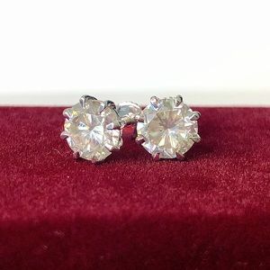 3.5ct Moissanite 8 Prongs Screw Back Earrings!